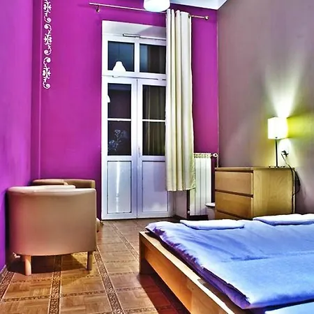 Nathan's Hostal *